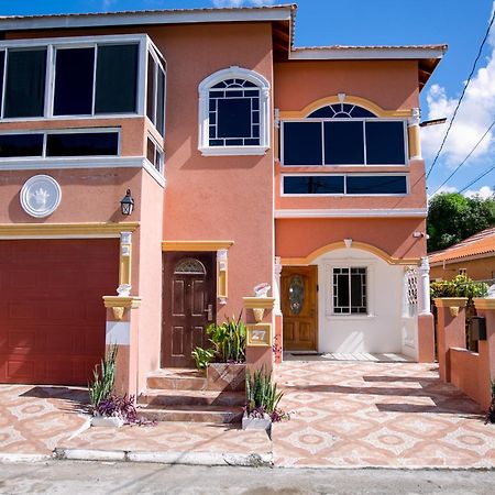 Royal Vybez Vacation Homes Spanish Town Exterior foto