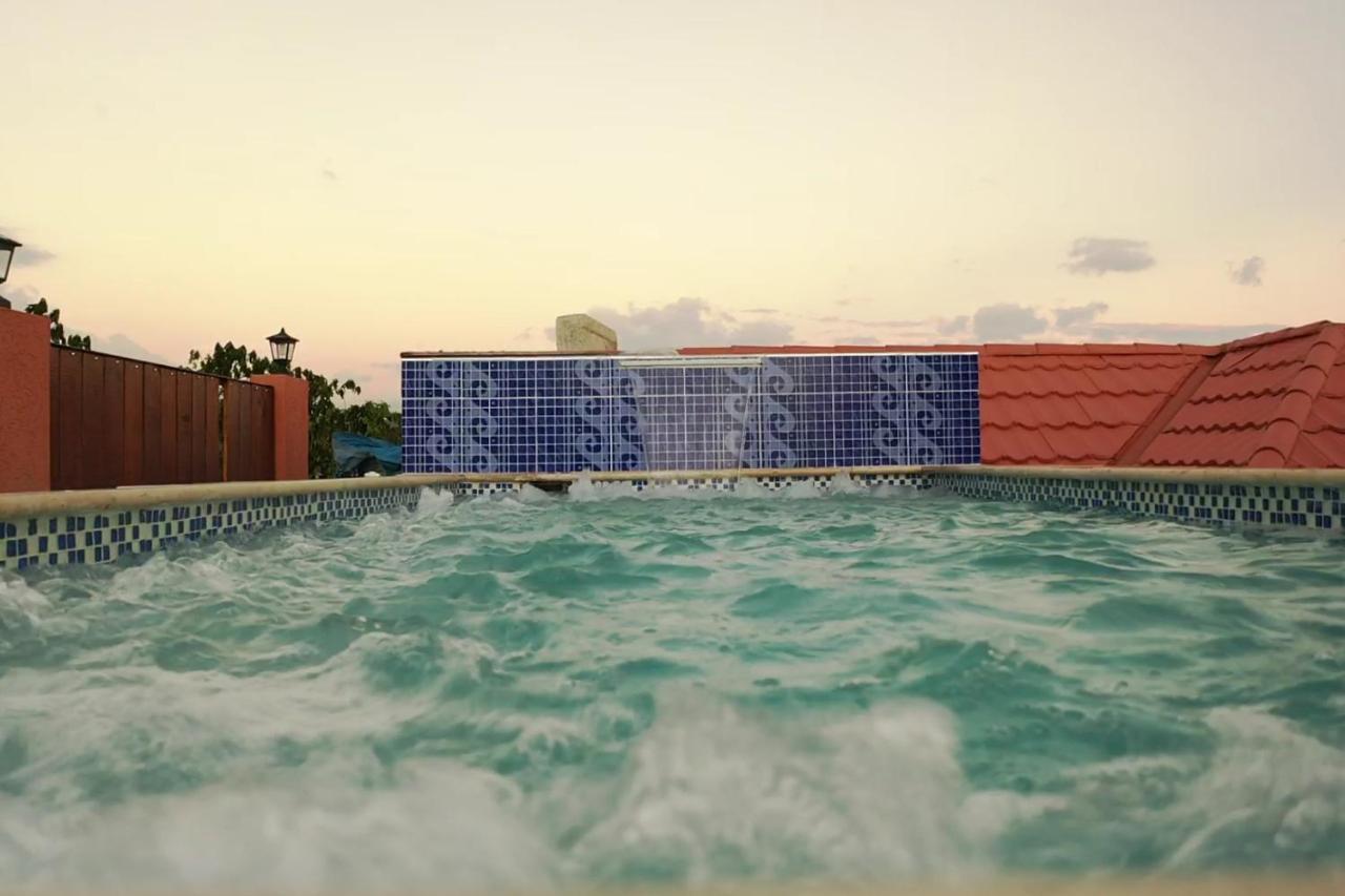 Royal Vybez Vacation Homes Spanish Town Exterior foto