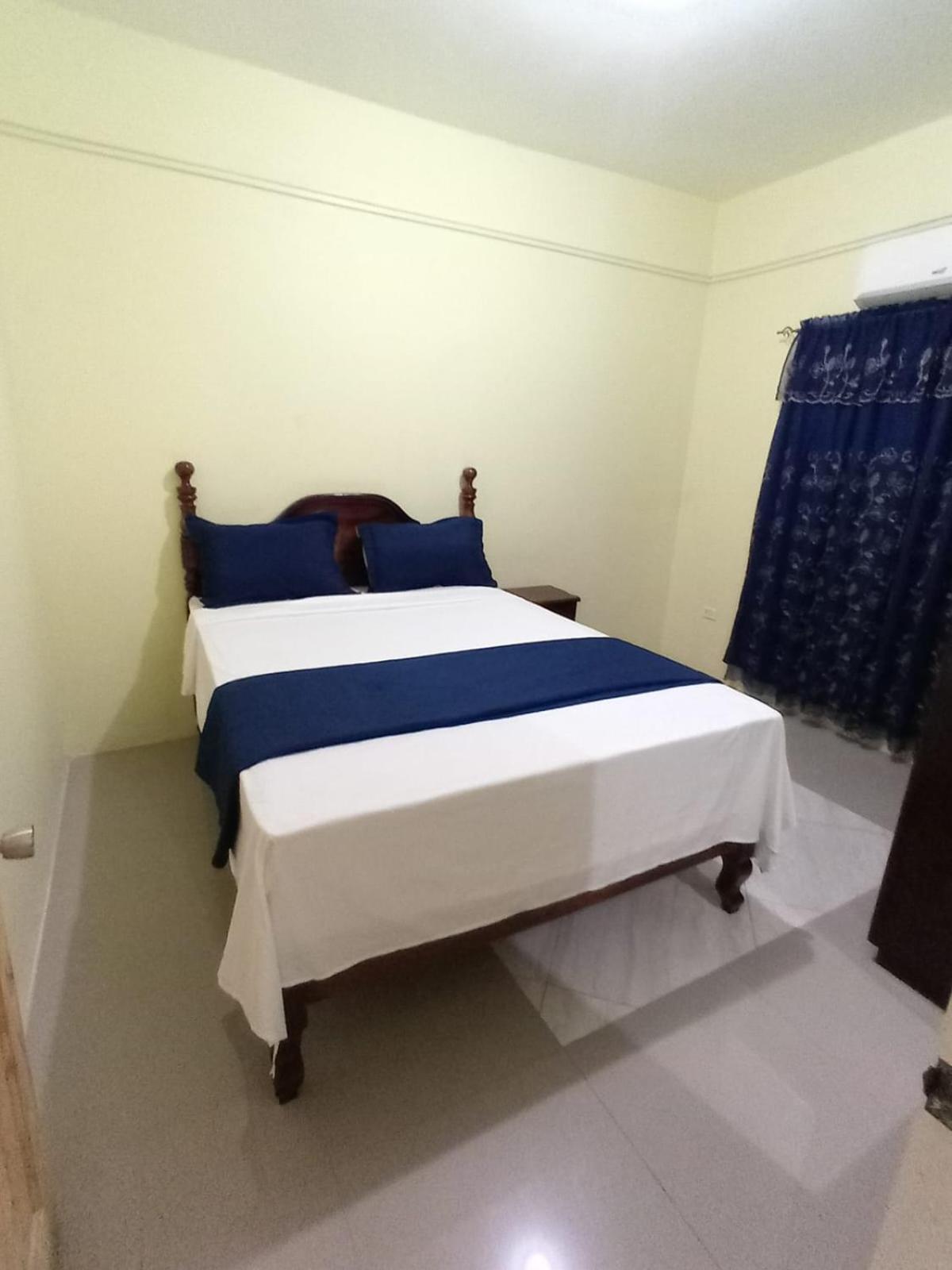 Royal Vybez Vacation Homes Spanish Town Exterior foto